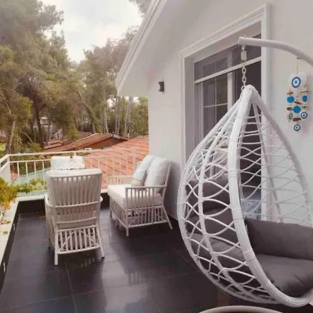 Lemon Garden White Apartment